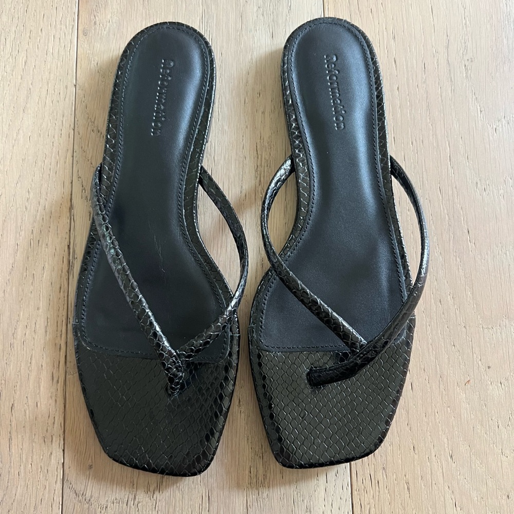 NEW REFORMATION Miriam leather snakeskin thong size 7.5